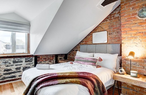 Latin Quarter Apartamento | Traveler's Gem Downtown 3BR-2BA| Walk Everywhere |