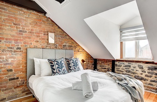 Latin Quarter Apartamento | Traveler's Gem Downtown 3BR-2BA| Walk Everywhere |