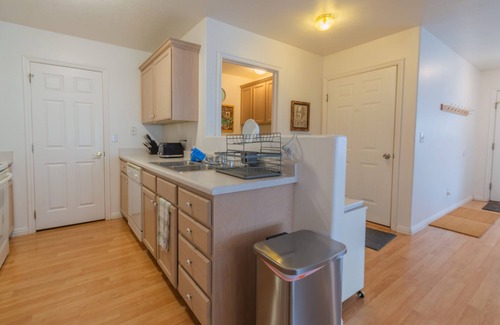 Cedar City Casa | Traveler's Rest 3 Bedroom Home by RedAwning