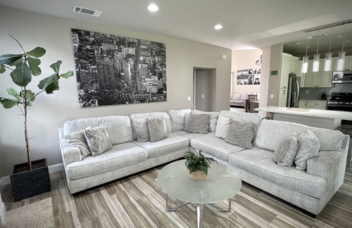 West Sacramento Casa | Travelers Dream! Large Home, Huge Yard, Style & Comfort
