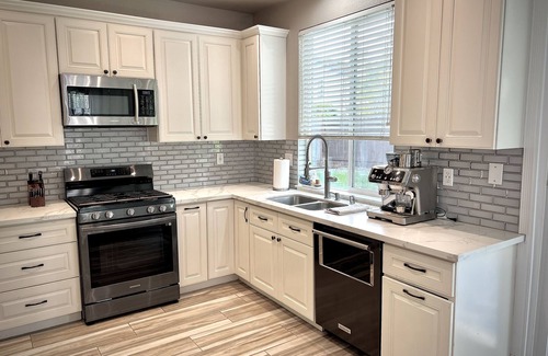 West Sacramento Casa | Travelers Dream! Large Home, Huge Yard, Style & Comfort