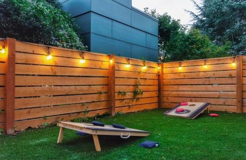 East Queen Anne Casa | Travelers Dream, Walk to Space Needle, Firepit, cornhole