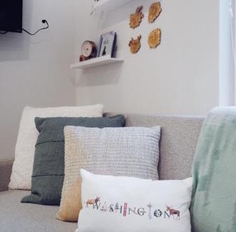 East Queen Anne Casa | Travelers Dream, Walk to Space Needle, Firepit, cornhole