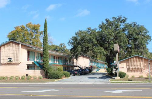 Gainesville Hotel | Travelers Inn Gainesville