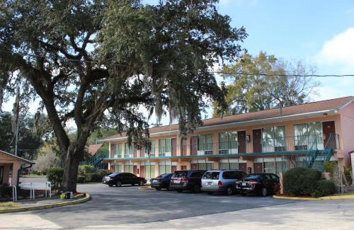 Gainesville Hotel | Travelers Inn Gainesville