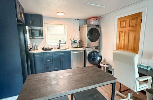 Venice Gardens Casa | Travelers Nook close to Venice Beach!