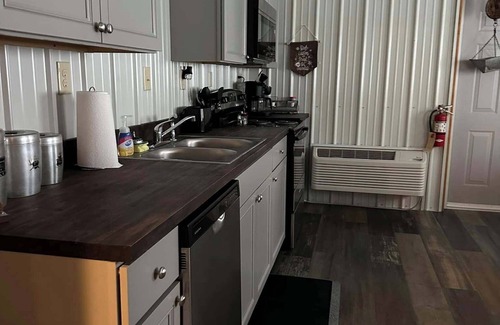 Windsor Cabina | Rose of Sharron Cottage
