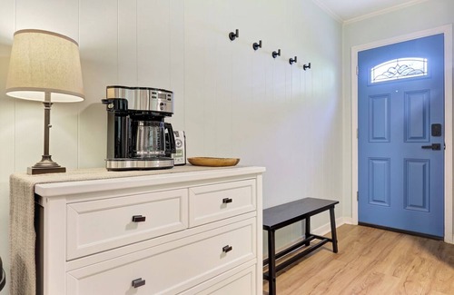 Travelers Rest Cabaña | Travelers Rest Cottage near Swamp Rabbit Trail