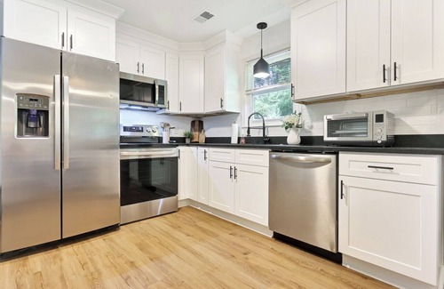 Travelers Rest Cabaña | Travelers Rest Cottage close to downtown and the Swamp Rabbit Trail.