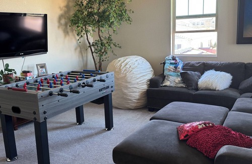Woodland Casa | Traveling Nurse. Furnished Bedroom with Pool, Cabana, Loft