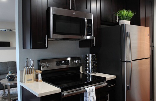 Westlake Village Apartamento | Traveling professionals love it here!