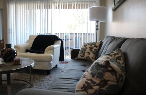 Westlake Village Apartamento | Traveling professionals love it here!