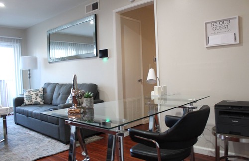 Westlake Village Apartamento | Traveling professionals love it here!