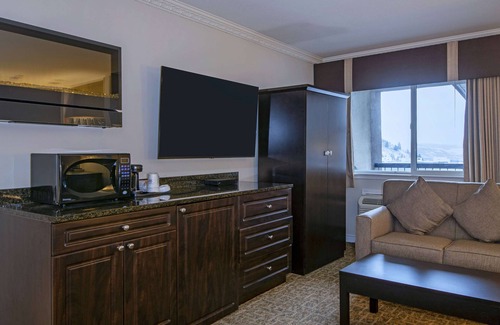 Kamloops Hotel | Travelodge by Wyndham Kamloops Mountview