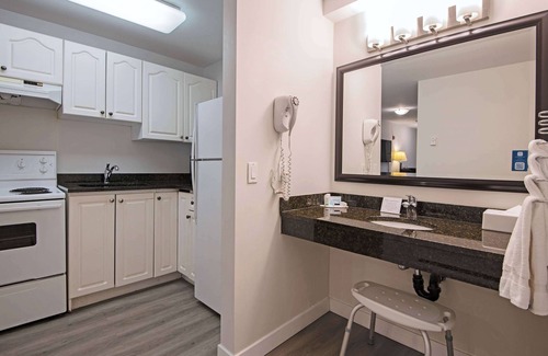 Kamloops Hotel | Travelodge by Wyndham Kamloops Mountview