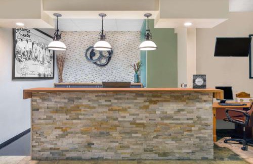 Loveland Hotel | Travelodge by Wyndham Loveland/Fort Collins Area
