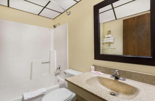 Loveland Hotel | Travelodge by Wyndham Loveland/Fort Collins Area