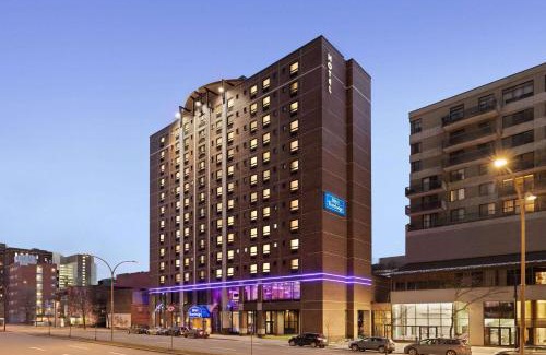 Chinatown Hotel | Travelodge by Wyndham Montreal Centre