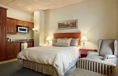 Chinatown Hotel | Travelodge by Wyndham Montreal Centre