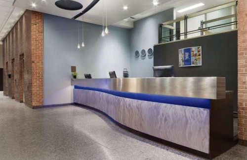 Chinatown Hotel | Travelodge by Wyndham Montreal Centre