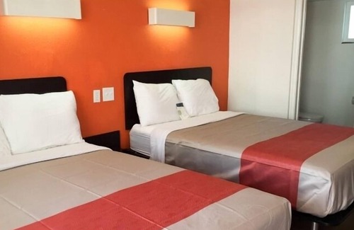 Boulevard Park Hotel | Travelodge by Wyndham Sacramento Convention Center