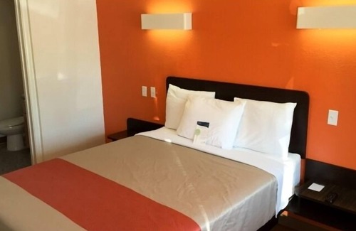 Boulevard Park Hotel | Travelodge by Wyndham Sacramento Convention Center