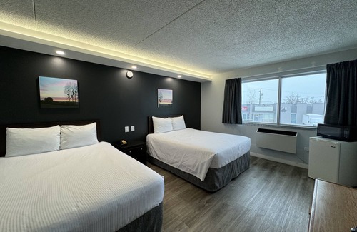 Winnipeg Hotel | Travelodge by Wyndham Winnipeg Airport
