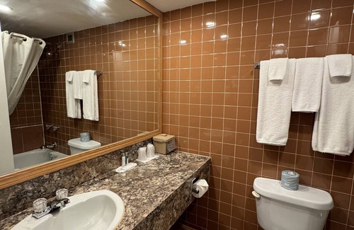Winnipeg Hotel | Travelodge by Wyndham Winnipeg Airport