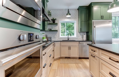 Mayfield Complejo | Traverse City Lakemore Resort Side by Side Luxury Lakefront Homes on Arbutus Lk