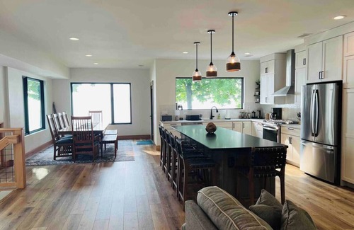 Traverse City Casa | Traverse City Waterfront Modern Escape on West Bay