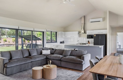 Pokolbin Casa | Travertine Vineyard Retreat - Stay Among the Vines