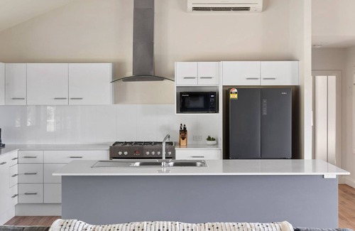 Pokolbin Casa | Travertine Vineyard Retreat - Stay Among the Vines
