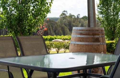 Pokolbin Casa | Travertine Vineyard Retreat - Stay Among the Vines
