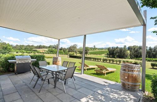 Pokolbin Casa | Travertine Vineyard Retreat - Stay Among the Vines