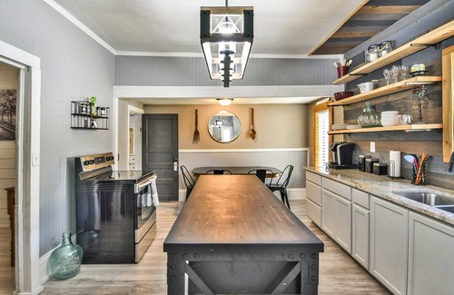 Granbury Cabaña | Travis House Granbury