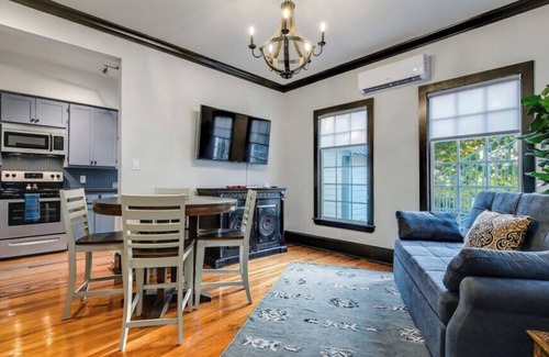 Marble Falls Condominio | Travis L.B.J Historic Downtown Marble Falls- 2 Suite Combo