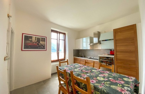 Calozzo Casa | Tre Terre Country Holiday Home with Lake View