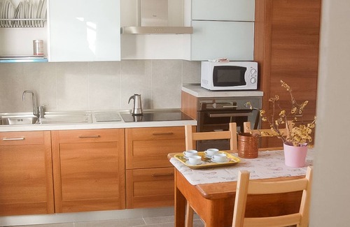 Calozzo Casa | Tre Terre Country Holiday Home with Lake View