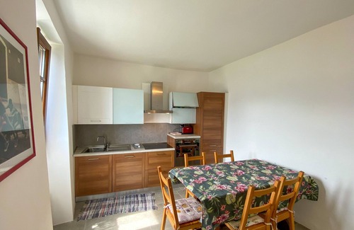 Calozzo Casa | Tre Terre Country Holiday Home with Lake View