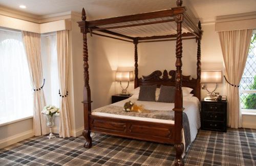 Shannon Hotel | Treacys Oakwood Hotel, Shannon