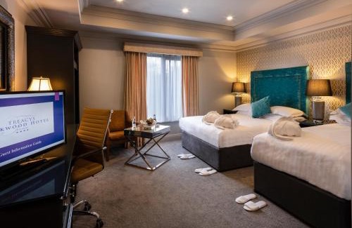 Shannon Hotel | Treacys Oakwood Hotel, Shannon