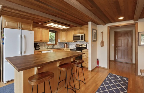 Allyn-Grapeview Casa | Treasure Island Beach House w/ Kayaks, Fun, Views, and Hot Tub!