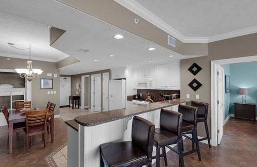 Lower Grand Lagoon Condominio | Treasure Island 0602