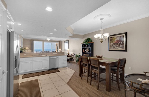 Lower Grand Lagoon Condominio | Treasure Island 1704