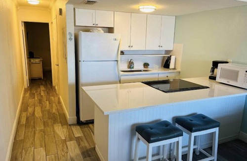 Sunset Beach Condominio | Treasure Island Beach condo steps from the beach