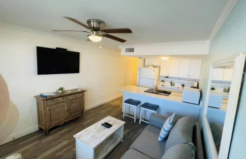 Sunset Beach Condominio | Treasure Island Beach condo steps from the beach