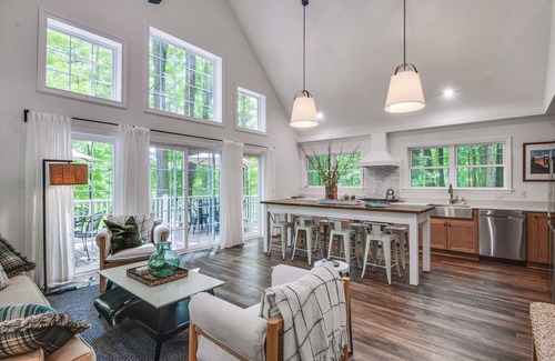 Treasure Lake Casa | Treasure Lake Home w/ Deck: Walk to Bimini Lake!