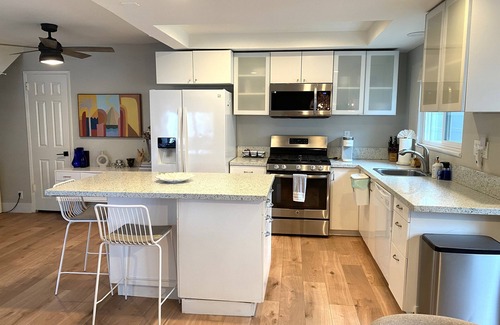 West Newport Condominio | Treasured Bliss * AC * Clean * Steps to Sand * Exclusive Patio