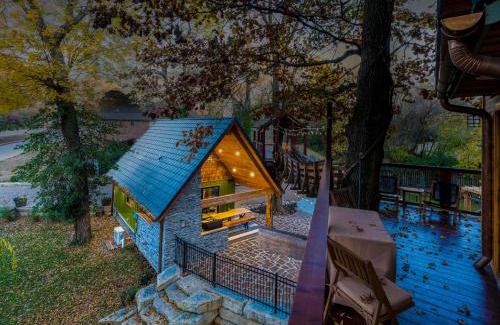 Bentonville Villa | Tree Cabin in Bentonville