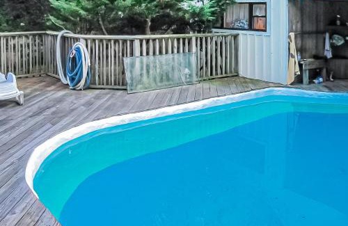 East Quogue Casa | Tree Canopy Oasis